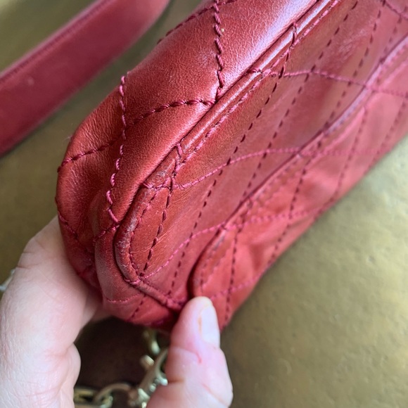 ❗️ SOLD ❗️TORY BURCH Red Quilted Mini Crossbody - Picture 4 of 7